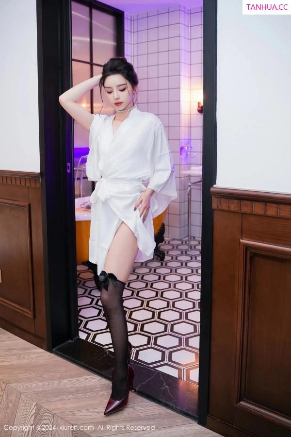   [XiuRen]高清写真图 2024.03.25 No.8283 苏曼兮 黑丝美腿第8张图片